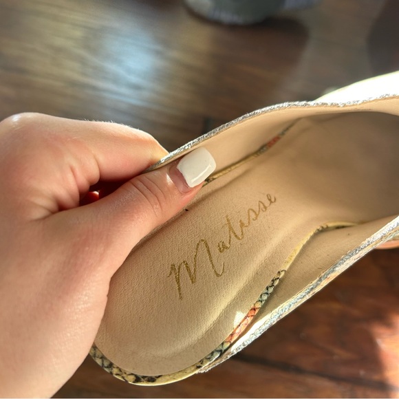 Matisse Women's Cammy Mule Shoes - Picture 8 of 9